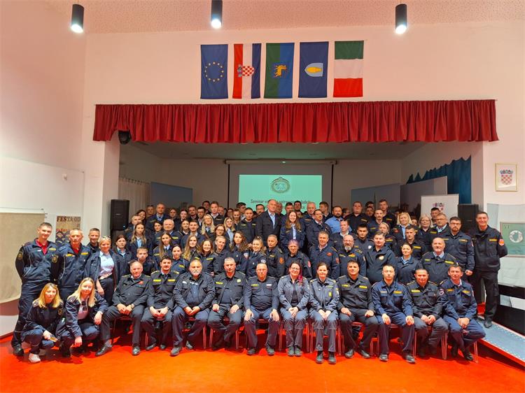 Slika /slike/Seminar za voditelje vatrogasne mladezi Fazana 2024 (11).jpg